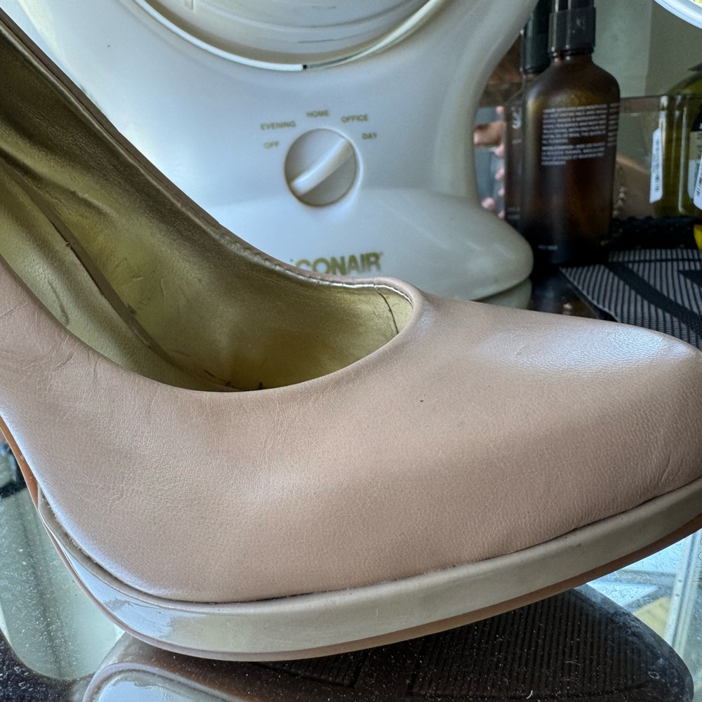 Leather high heels shoes,